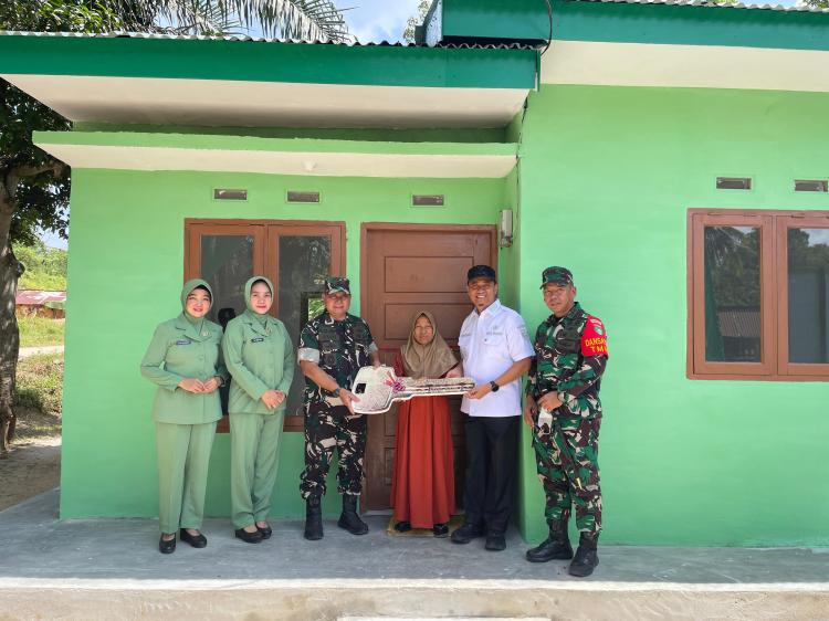 Kasdam XIX/TT Serahkan Rumah Layak Huni Hasil Program TMMD ke-127 Kodim 0301/Pekanbaru