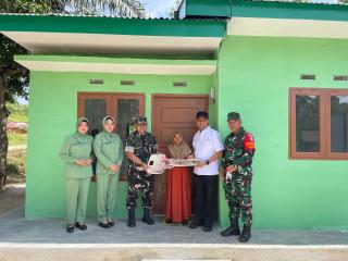 Kasdam XIX/TT Serahkan Rumah Layak Huni Hasil Program TMMD ke-127 Kodim 0301/Pekanbaru