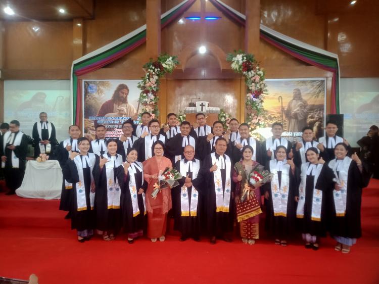 BISHOP Pimpin Penahbisan 20 Pendeta Baru GKPI Ke-63 di GKPI Sion Senantiasa
