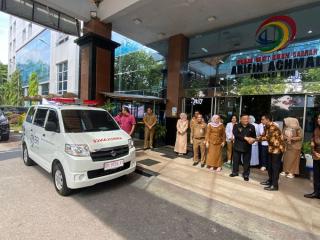 RSUD Arifin Ahmad Terima Bantuan Satu Unit Mobil Untuk Tingkatkan Pelayanan
