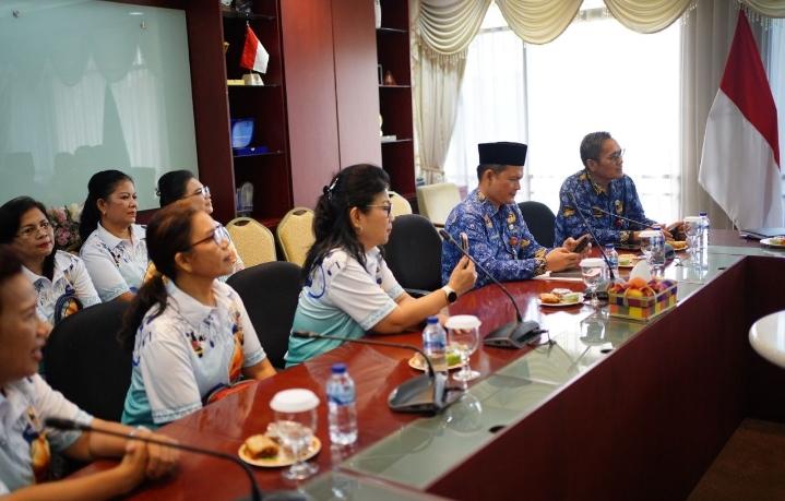 Ikuti Pesprawi XIV Manokwari, Plt Gubri Lepas 28 Peserta