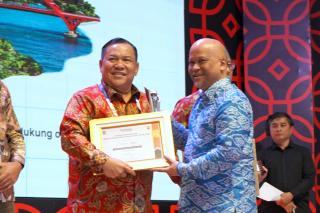 SF Hariyanto Terima Penghargaan IKD 2026, Riau Peringkat Dua Nasional
