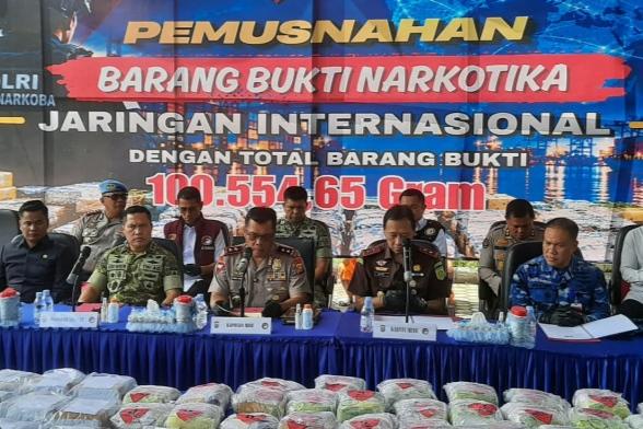 Ungkap Narkotika Jaringan Internasional, Polda Riau Musnahkan BB 100 Kg Lebih