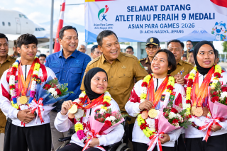Banggakan Riau, Empat Atlet Asian Para Games Peraih 9 Medali Disambut Plt Gubri